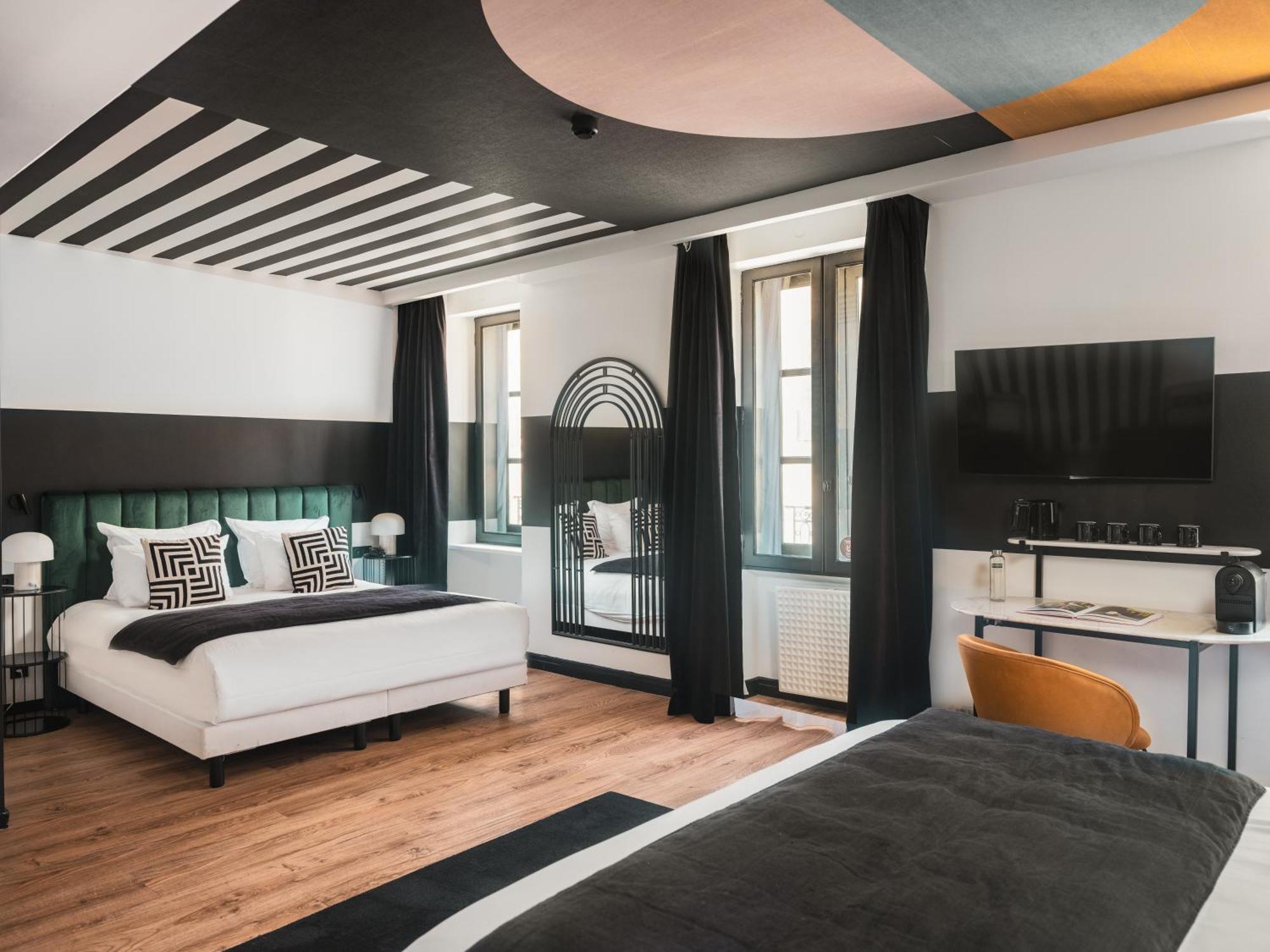 Maisons Du Monde Hotel & Suites - La Rochelle Vieux Port Bagian luar foto