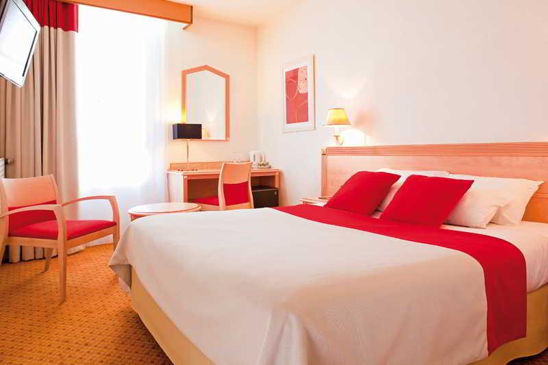 Maisons Du Monde Hotel & Suites - La Rochelle Vieux Port Bagian luar foto